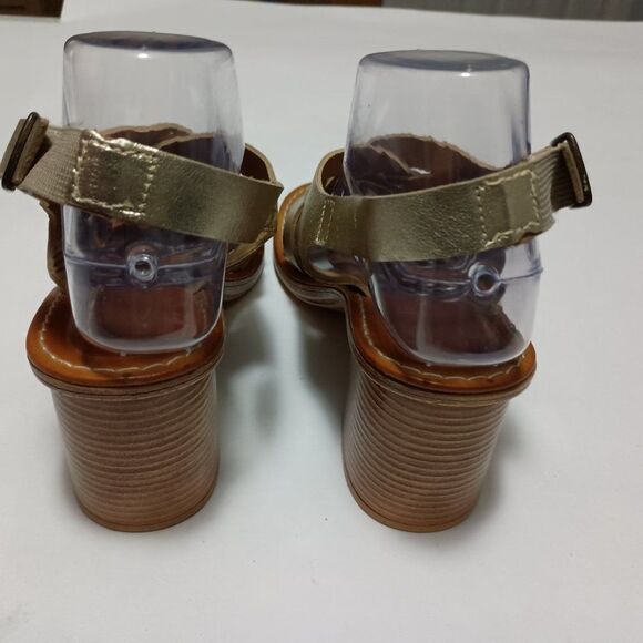 BELLA VITA, Metallic Gold Sandals, Cross Pattern Straps, Upper Leather, Size 7.5 - Picture 5 of 8